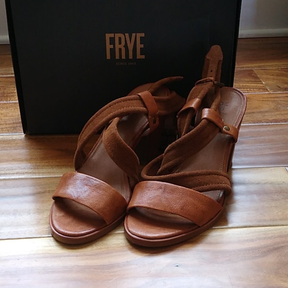 Frye Dani Criss Cross sandal